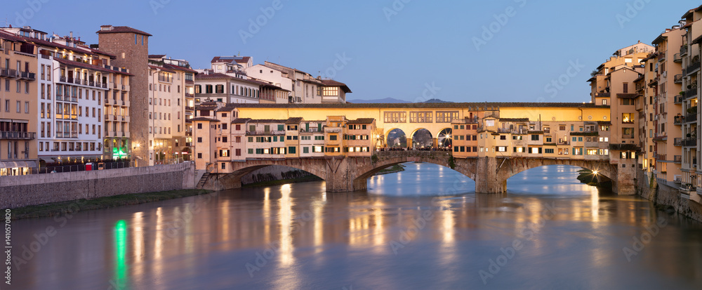Obraz premium Florence - The bridge Ponte Vecchio at dusk.