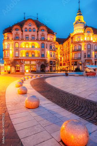 Fényképezés Oradea, Romania with The Black Eagle Palace (Palatul Vulturul Negru in Western Transylvania in Romania