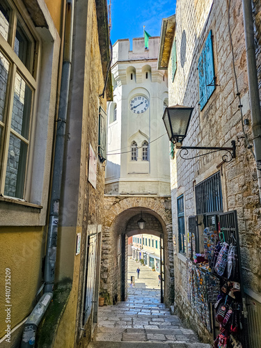 Foto Springtime Stroll Through the Old Town of Herceg Novi, Montenegro