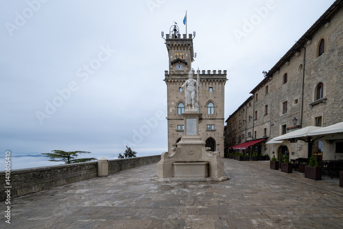 Obraz na płótnie san marino, emilia romagna, italia,borgo, repubblica di san marino. nuvole, w salonie