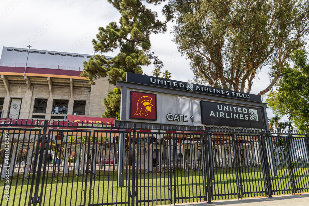 Fototapeta premium the Los Angeles Memorial Coliseum with lush green trees and grass in Los Angeles California USA