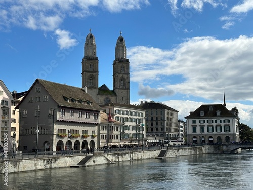 Fotografía Zurich historic city center with Grossmünster towers in the backgroud, Grossmuns