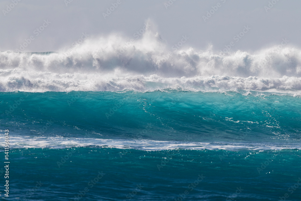 Crashing Waves in Oahu, Hawaii Crashing Waves in Oahu, Hawaii