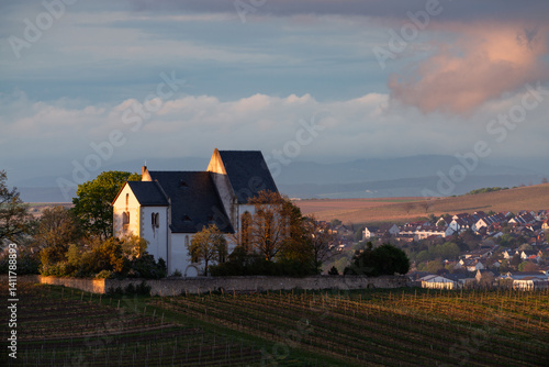 Obraz na płótnie Bergkirche Udenheim, April 2025 w salonie