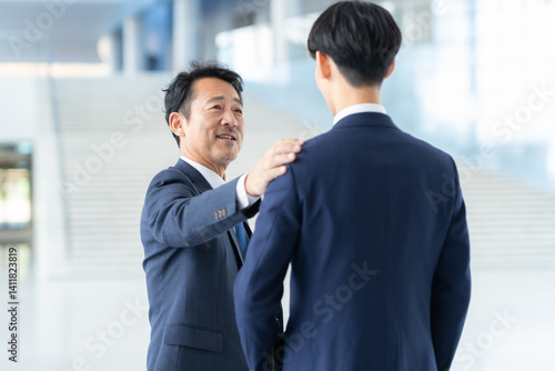 Fotografia オフィスで働くビジネスマン