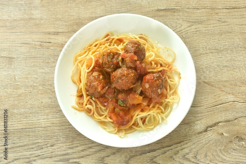 Obraz na płótnie spaghetti dressing fried meatball stuffed cheese in chop onion and tomato ketchup sauce on plate w salonie