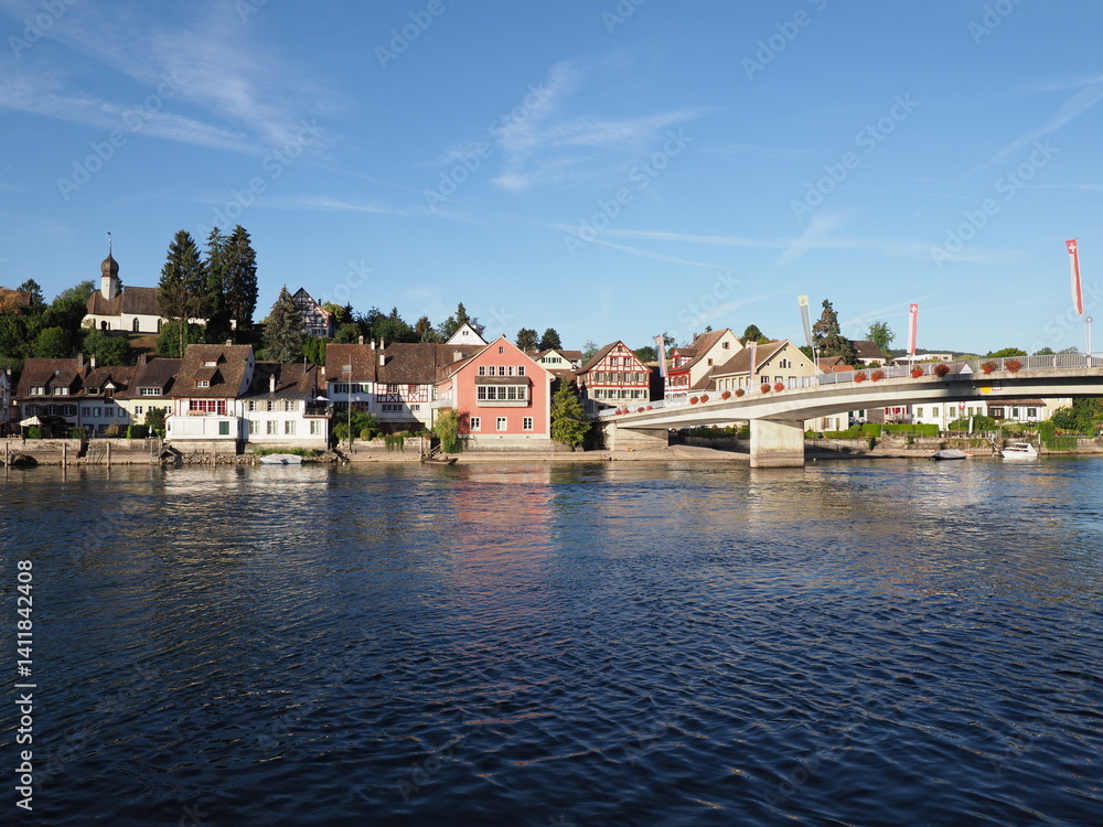 Obraz premium Bridge over Rhine River in European STEIN AM RHEIN town in SWITZERLAND