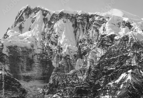 Obraz na płótnie Himalayas, Nepal - The famous hiking on the roof of the world called Annapurna Circuit in the Himalaya range mountain, with little village, buddhist stupa and mountains of 8000 meters. w salonie
