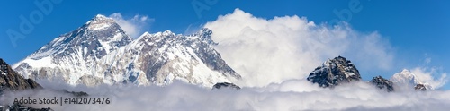 Obraz na płótnie Mount Everest Mt Lhotse and Makalu peak from Renjo pass w salonie