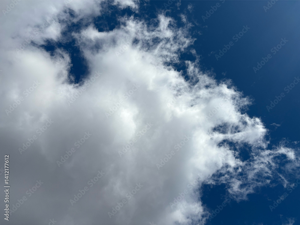 Fototapeta premium Beautiful blue sky and clouds