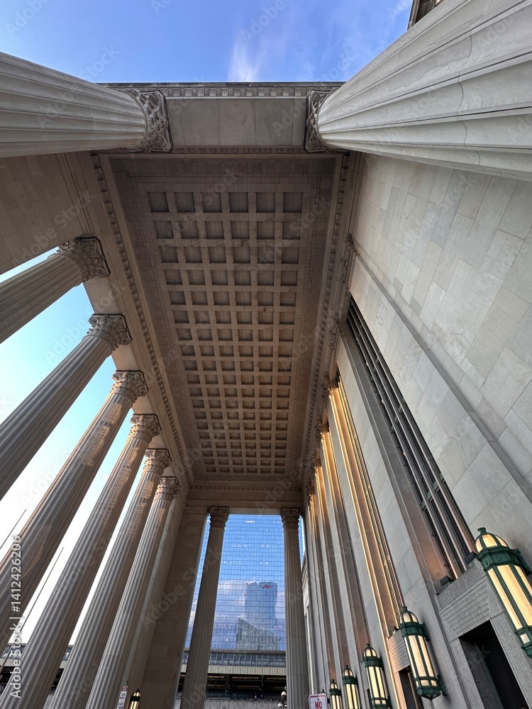 Obraz premium Grand Portal of Columns Leading to Glass Tower (Philadelphia, Pennsylvania, USA) 