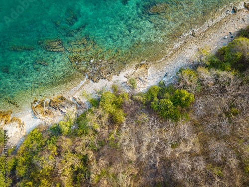 Obraz na płótnie Aerial view white sand beach wave tropical island turquoise water w salonie