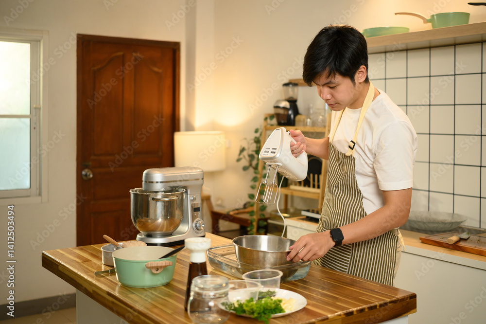 Process of making whipped cream. Process of making whipped cream.