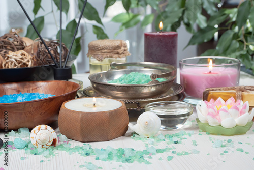 Obraz na płótnie Spa treatment with candles and towel on wooden table, closeup w salonie