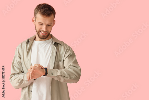 Young man with smartwatch c...