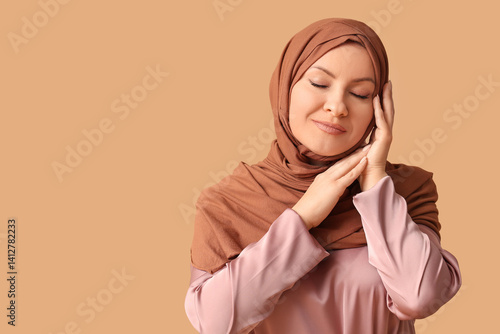Beautiful Muslim woman in h...