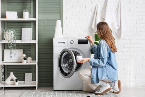 Young woman with washing po...