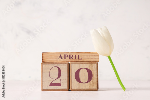 Wooden cube calendar with d...