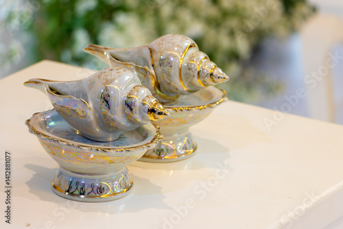 Obraz na płótnie A two Conch shells and water bowls set for water Blessing in wedding ceremony in Thailand w salonie