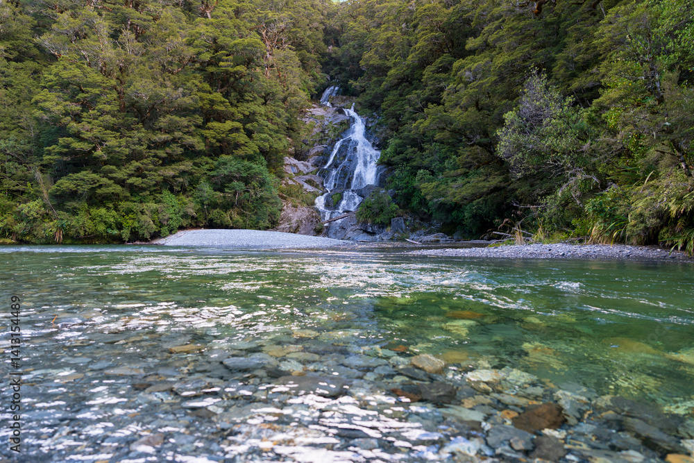 Fantail Falls auf der Südinsel Neuseelands im Mount Aspiring Nationalpark nördlich des Haast Pass/Tioripatea am Haast River
