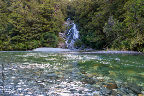 Obraz na płótnie Fantail Falls auf der Südinsel Neuseelands im Mount Aspiring Nationalpark nördlich des Haast Pass/Tioripatea am Haast River w salonie