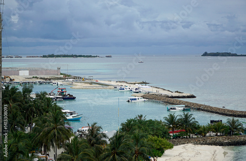 Obraz na płótnie Tropical boats docked at marina on the Maldives w salonie
