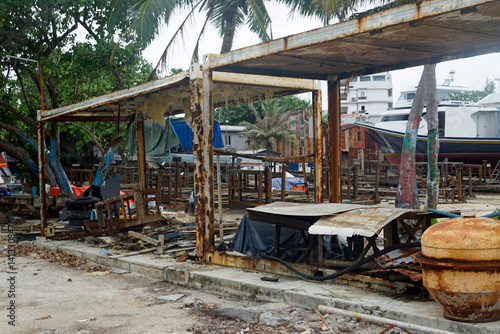 Obraz na płótnie rotten shipyard on gulhi island maledives w salonie
