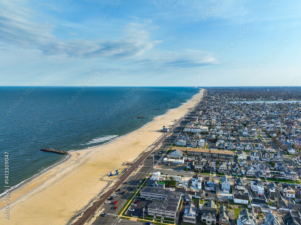 Obraz premium Belmar and Lake Como beach coastlines from an aerial view