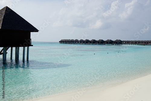 Obraz na płótnie water villas on a exotic maldives island w salonie