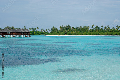 Obraz na płótnie water villas on a exotic maldives island w salonie