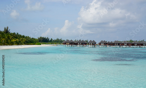Obraz na płótnie water villas on a exotic maldives island w salonie