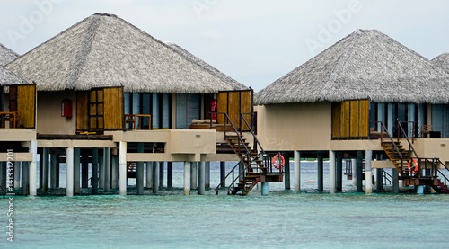 Obraz na płótnie water villas on a exotic maldives island w salonie