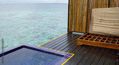 Obraz na płótnie water villa with pool on a exotic maldives island w salonie