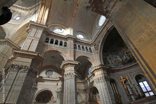 Wallpaper Mural forme architettoniche della cattedrale di Santo Stefano e Santa Maria Assunta a Pavia Torontodigital.ca