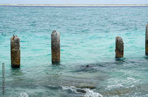 Obraz na płótnie rotten jetty on gulhi island on the maledives w salonie