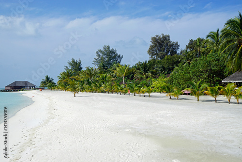 Obraz na płótnie exotic tropical island on the maldives w salonie