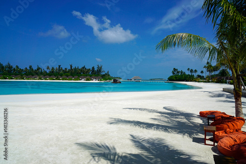 Obraz na płótnie exotic tropical island on the maldives w salonie