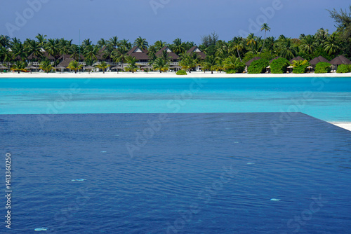 Obraz na płótnie scenic swimming pool on the maldives w salonie
