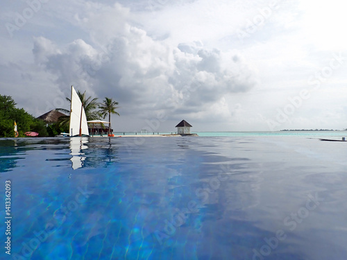 Obraz na płótnie scenic swimming pool on the maldives w salonie