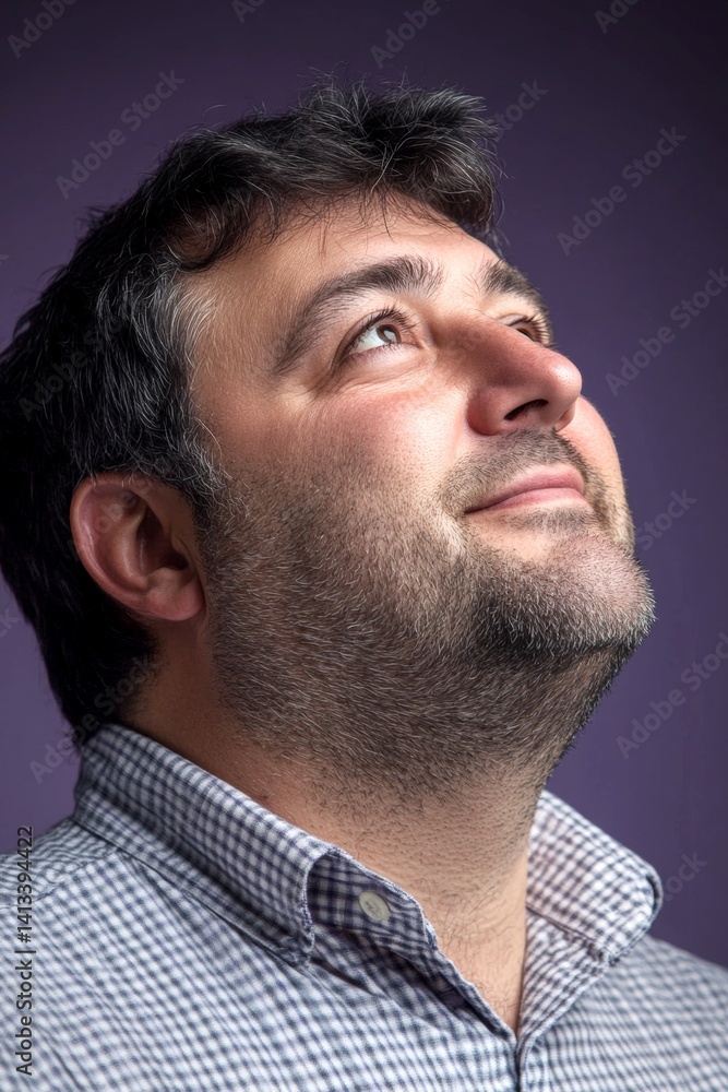Obraz premium Conceptual art of style for aging men. Trendy men's side part haircut - midlife white man with black hair. Purple solid background. A radiant and poised man in a professional portrait.