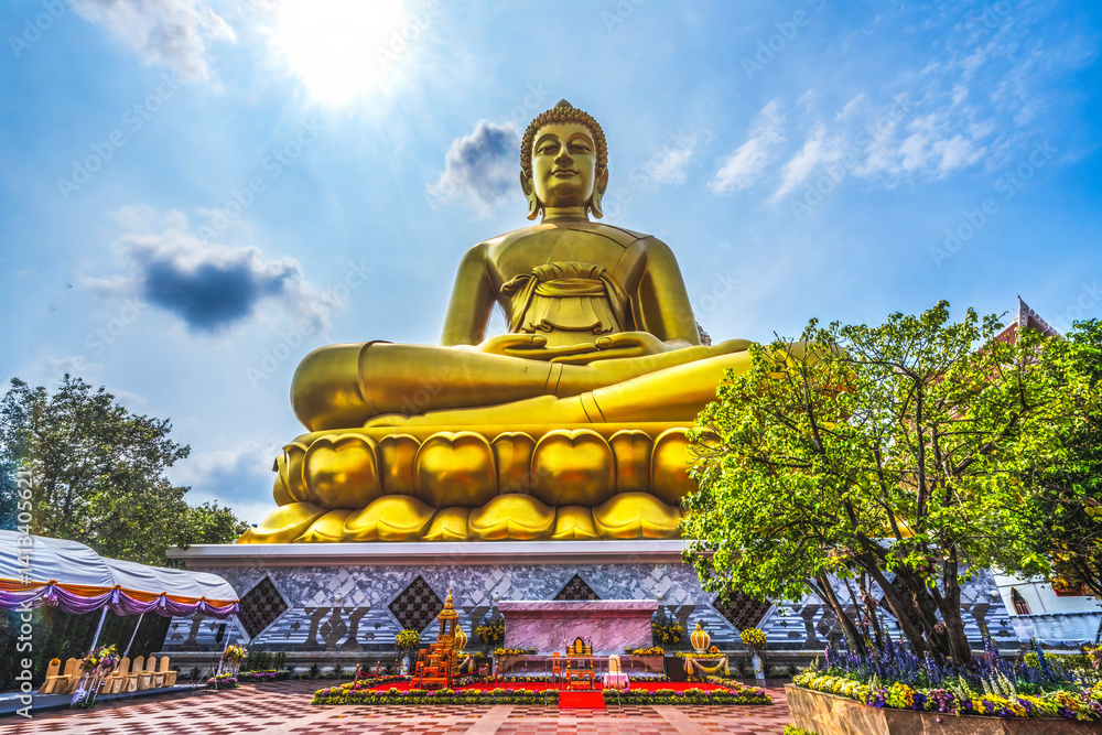 Largest golden Buddha, Wat Paknam Bhasicharoen in Bangkok, Thailand. Temple established in 1600's. Largest golden Buddha, Wat Paknam Bhasicharoen in Bangkok, Thailand. Temple established in 1600's.