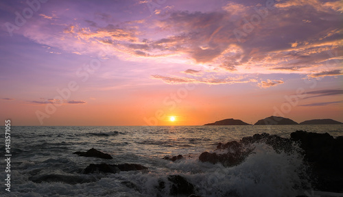 Obraz na płótnie Mazatlan beaches, sunsets and scenic slow motion ocean swells and waves near Malecon sea promenade. w salonie