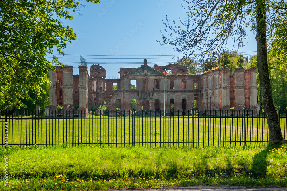Φωτογραφία The ruins of the palace in Kamieniec, Warmian-Masurian Voivodeship, Poland