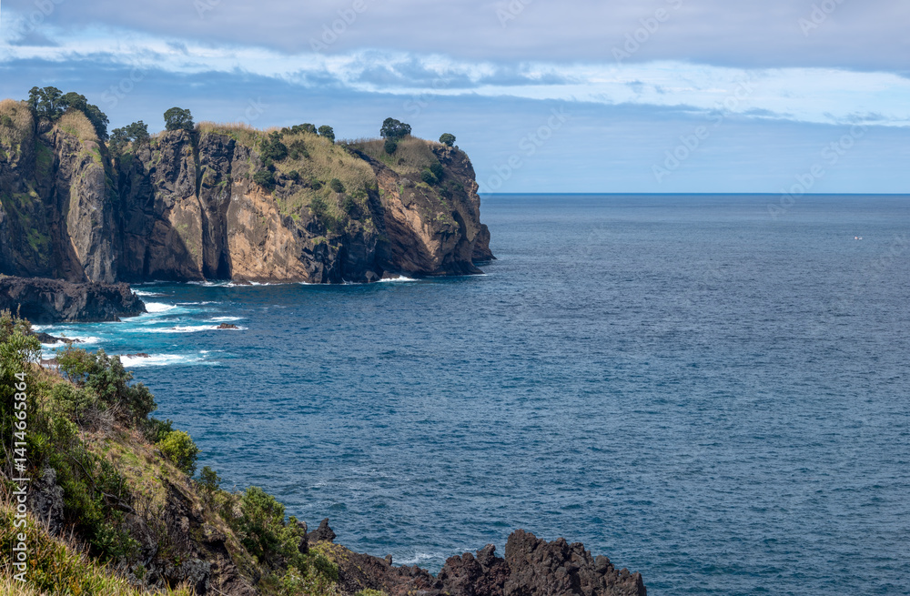 Miradouro da Tromba de Elefante auf São Miguel, Azoren, fotografiert: Blick auf die markante Felsformation Miradouro da Tromba de Elefante auf São Miguel, Azoren, fotografiert: Blick auf die markante Felsformation