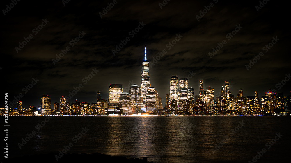 Naklejka premium new york city skyline at night