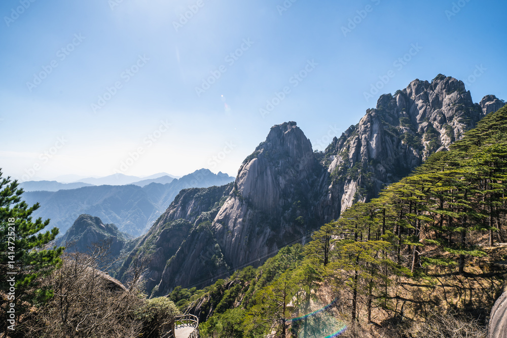 Fototapeta premium Majestic Mountain Scenery of Huangshan