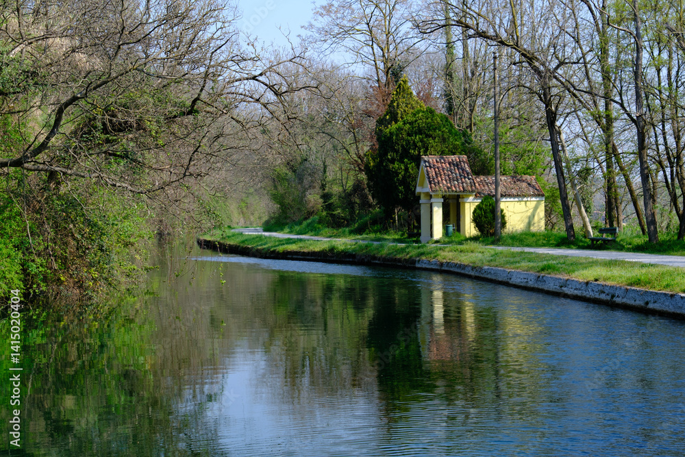 Old buildings along the canal Martesana at Vaprio, Italy