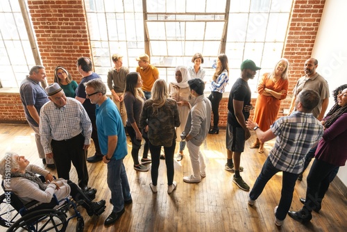 Canvas Print Diverse group of people in a bright room, engaging in conversation