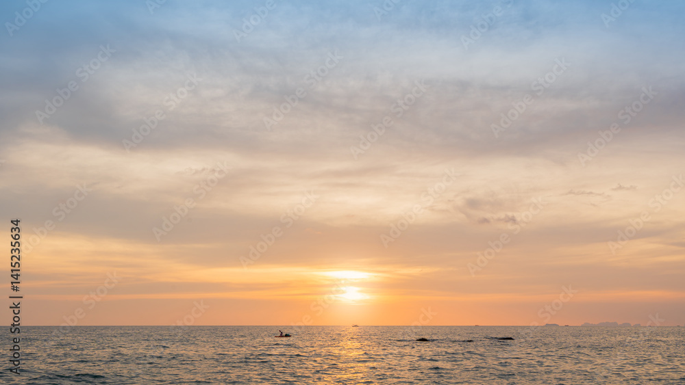 Naklejka premium Horizon sea sky background, Sunset sky clouds over sea in the evening with orange, yellow sunlight golden hour in summer landscape, Dusk sky seascape backgrounds