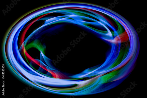 黒バックの中のカラフルな光の渦

